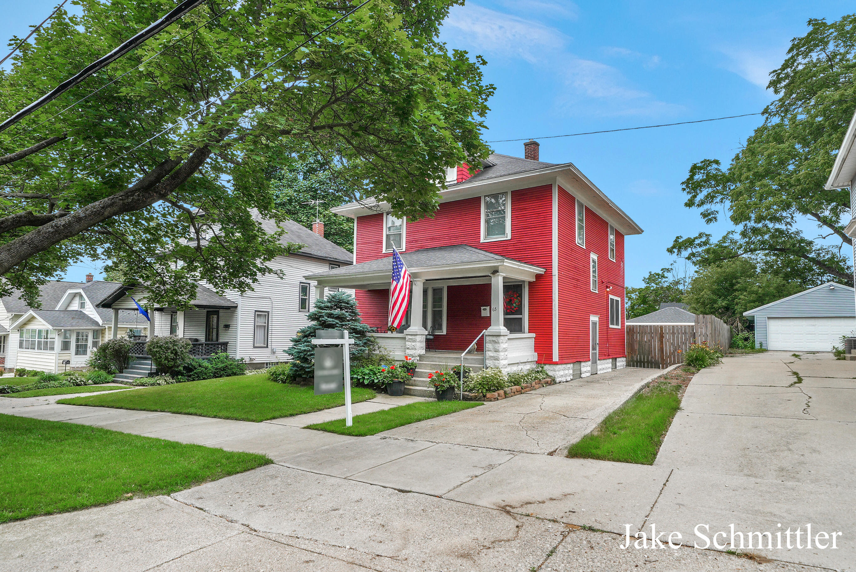 Photo 3 of 35 of 65 Arthur Avenue NE house