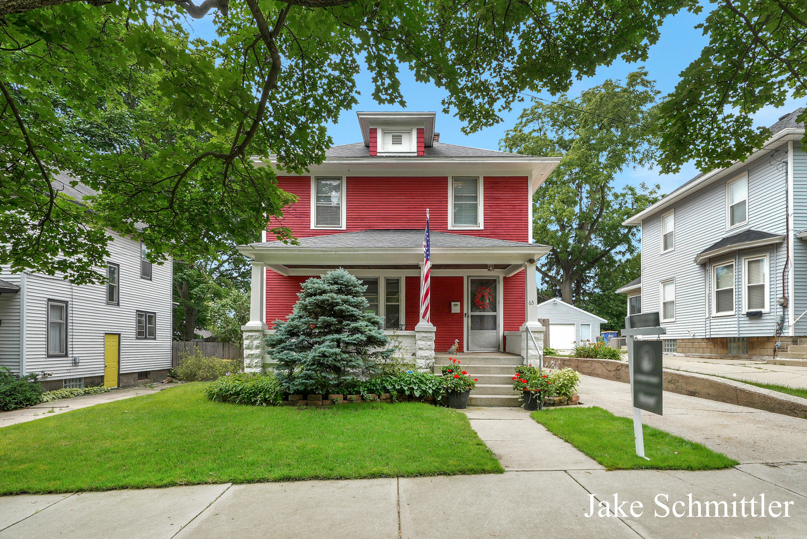 Photo 2 of 35 of 65 Arthur Avenue NE house