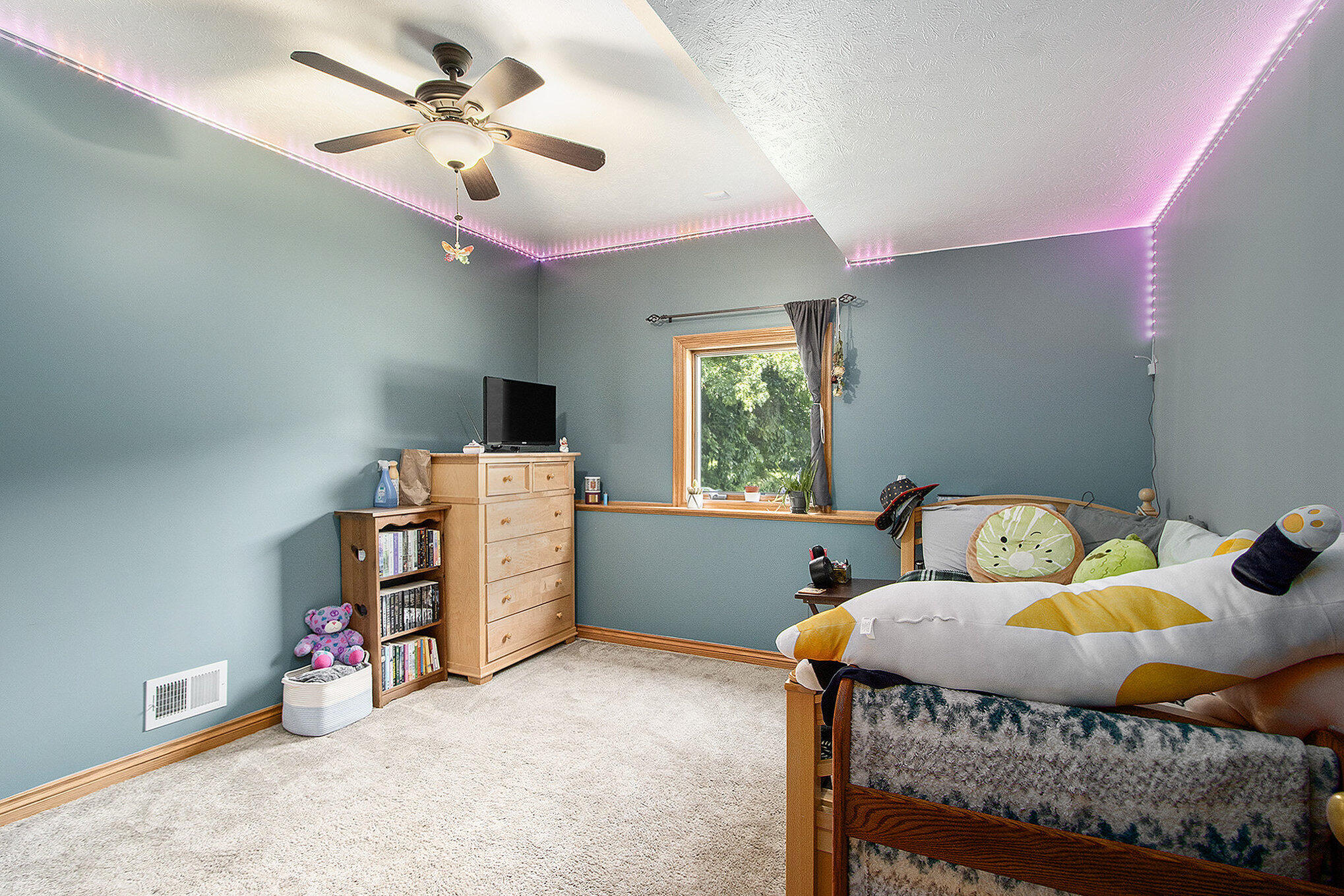 Plainwell, Michigan 49080, United States, 4 Bedrooms Bedrooms, ,3 BathroomsBathrooms,Residential,Pending,183508