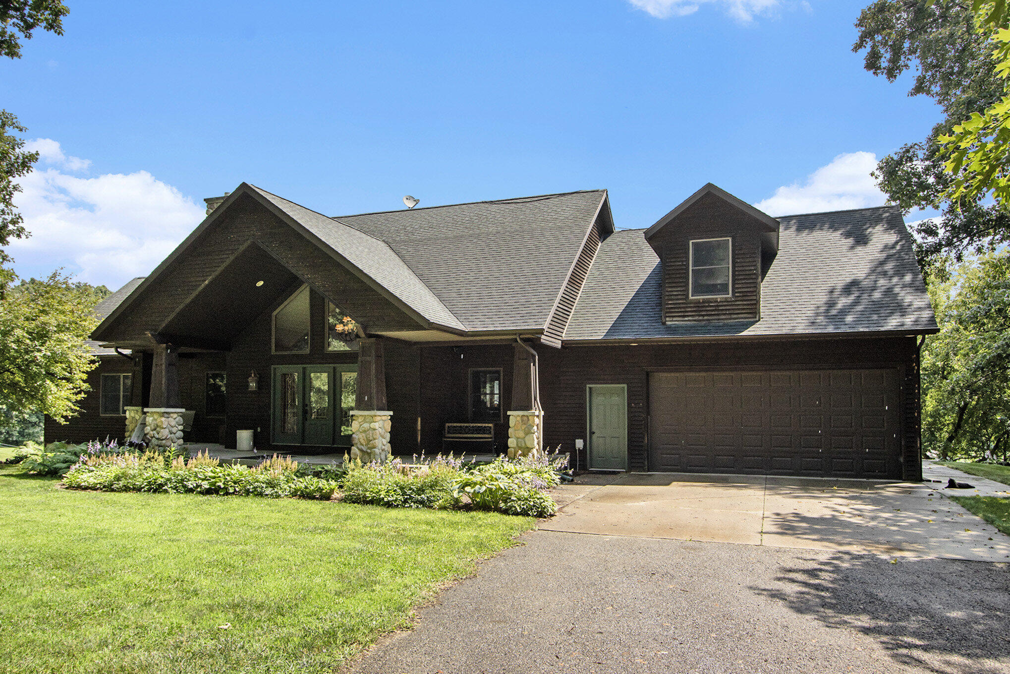 Plainwell, Michigan 49080, United States, 4 Bedrooms Bedrooms, ,3 BathroomsBathrooms,Residential,Pending,183508