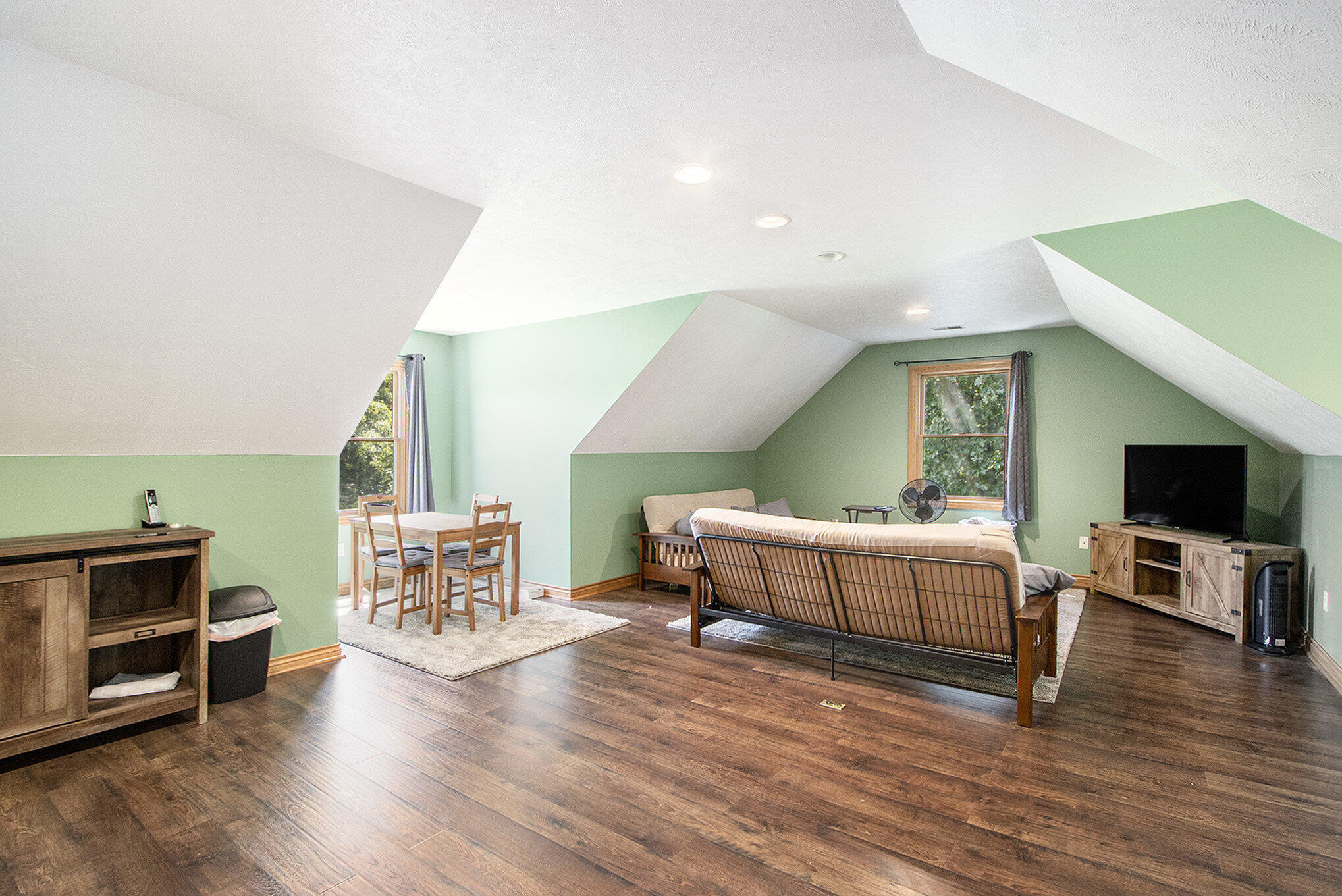 Plainwell, Michigan 49080, United States, 4 Bedrooms Bedrooms, ,3 BathroomsBathrooms,Residential,Pending,183508