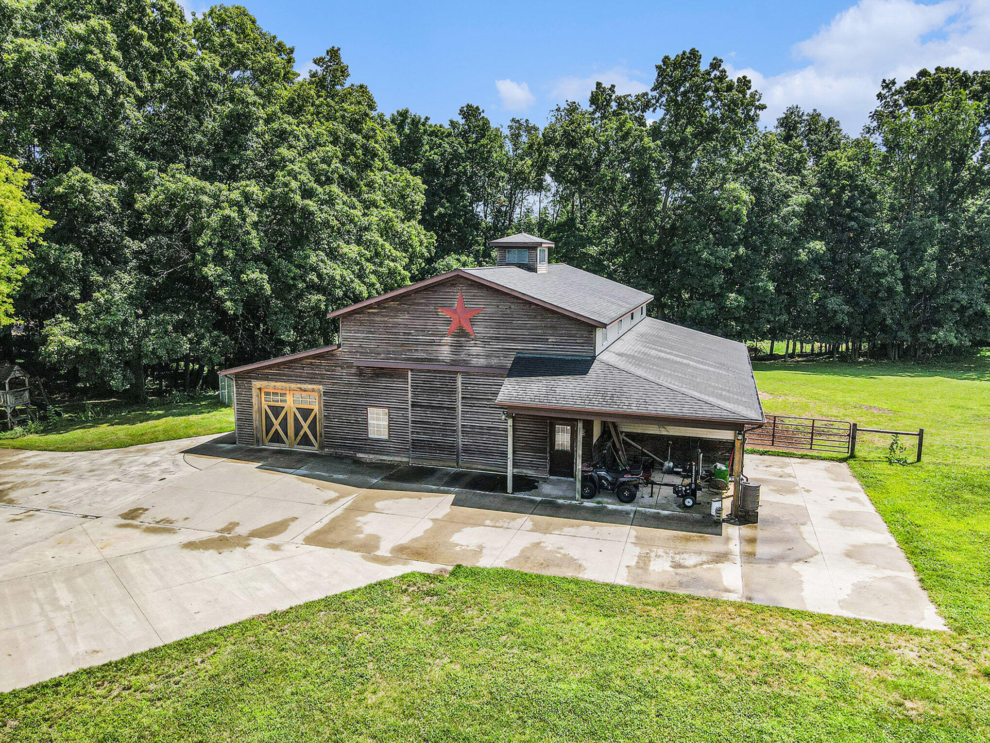 Plainwell, Michigan 49080, United States, 4 Bedrooms Bedrooms, ,3 BathroomsBathrooms,Residential,Pending,183508