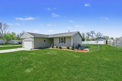 Photo of 935 N Park Court NE, Grand Rapids, MI 49525 (MLS # 26017001)