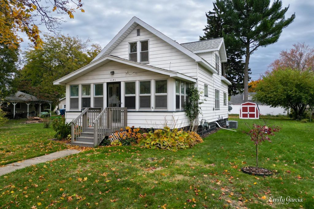 Photo of 1151 W Dale Avenue, Muskegon, MI 49441 (MLS # 26011246)