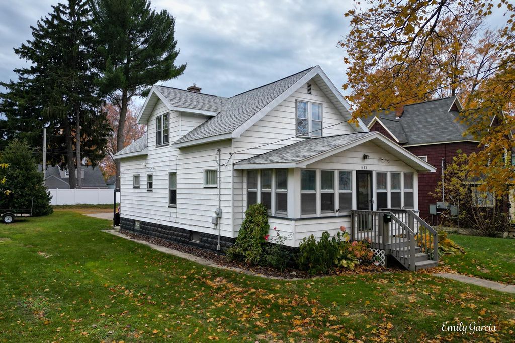Photo of 1151 W Dale Avenue, Muskegon, MI 49441 (MLS # 26011246)