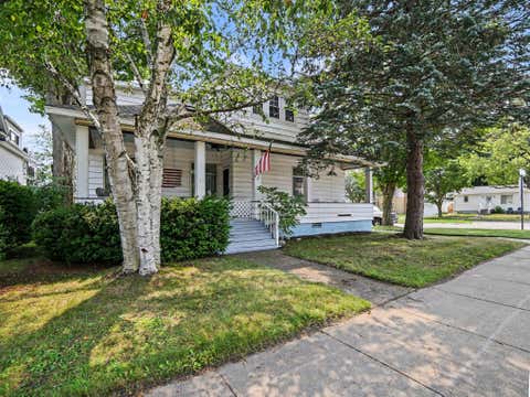 Photo of 511 W Ludington Avenue, Ludington, MI 49431 (MLS # 26042270)