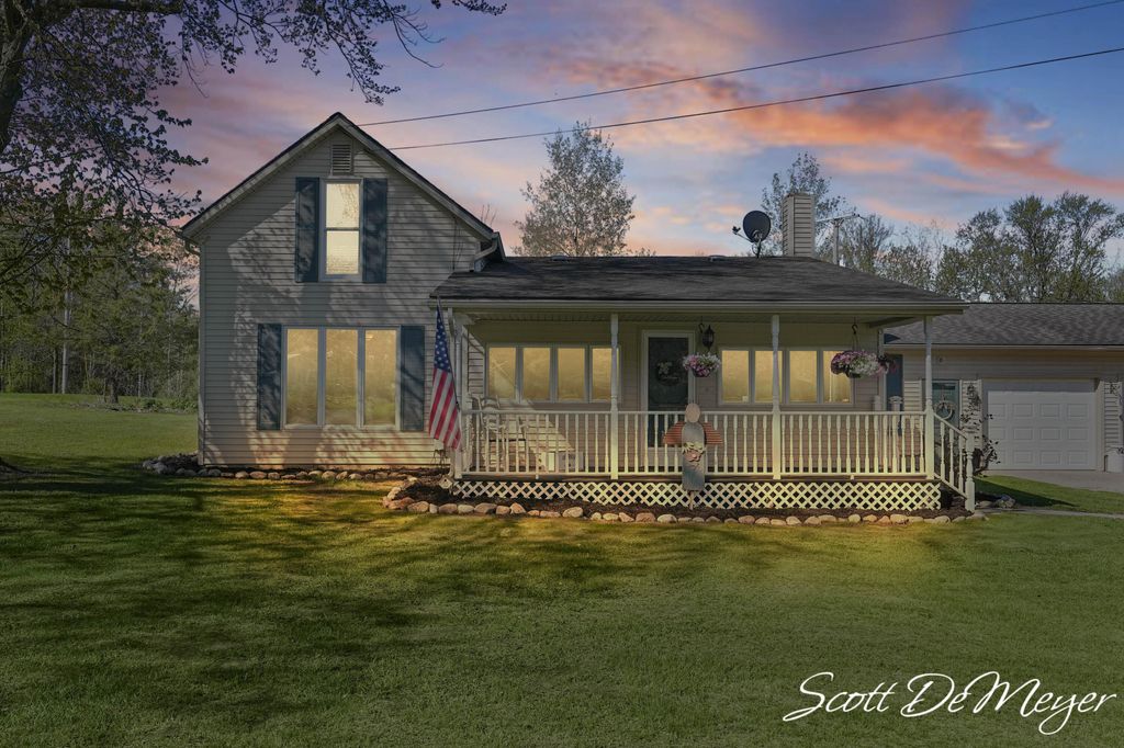 Photo of 6758 S Mt Hope Road, Carson City, MI 48811 (MLS # 26005949)