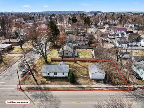 Photo of 306 E Tinkham Avenue, Ludington, MI 49431 (MLS # 26012096)