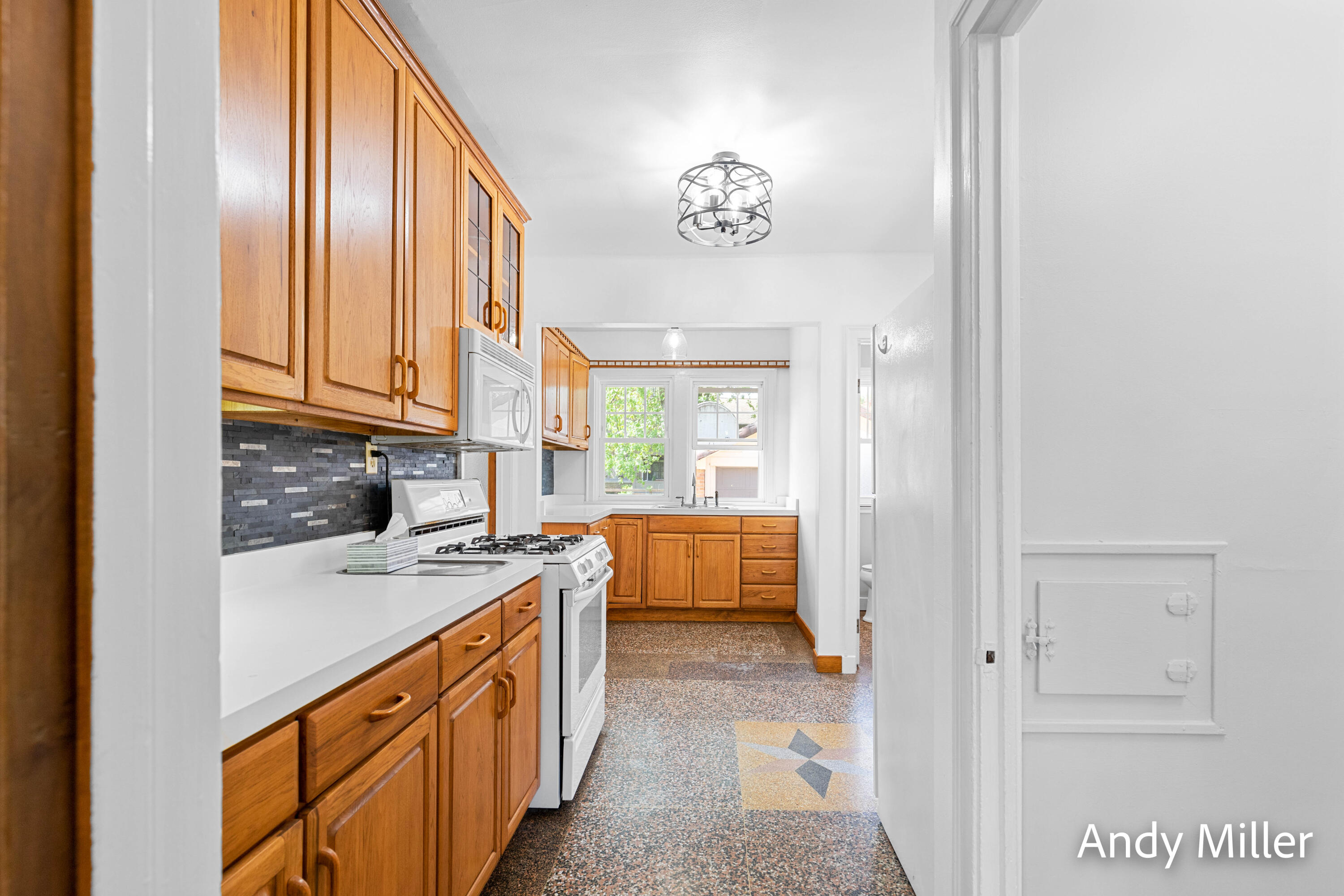 Photo 10 of 28 of 2031 Godwin Avenue SE house