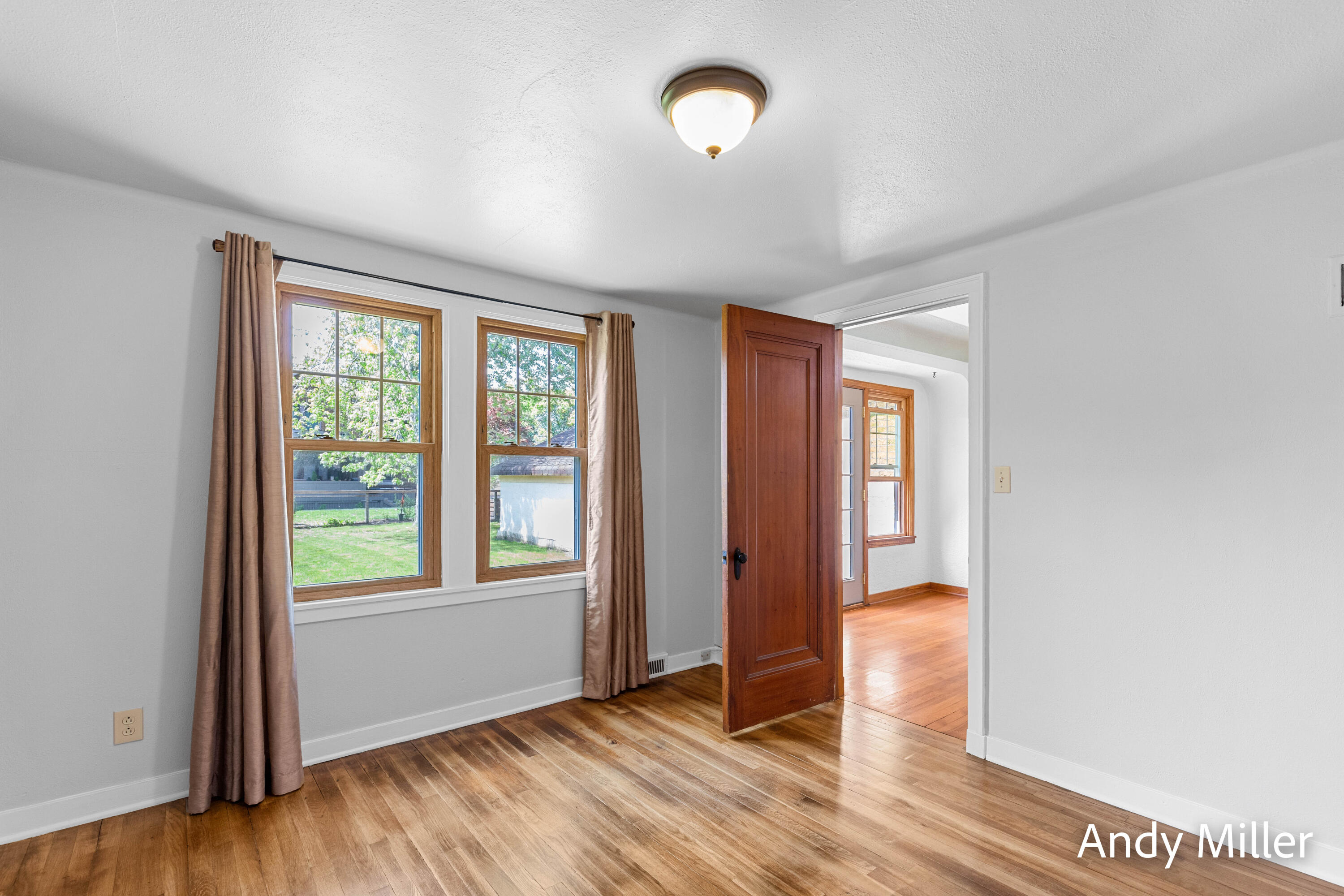 Photo 7 of 28 of 2031 Godwin Avenue SE house