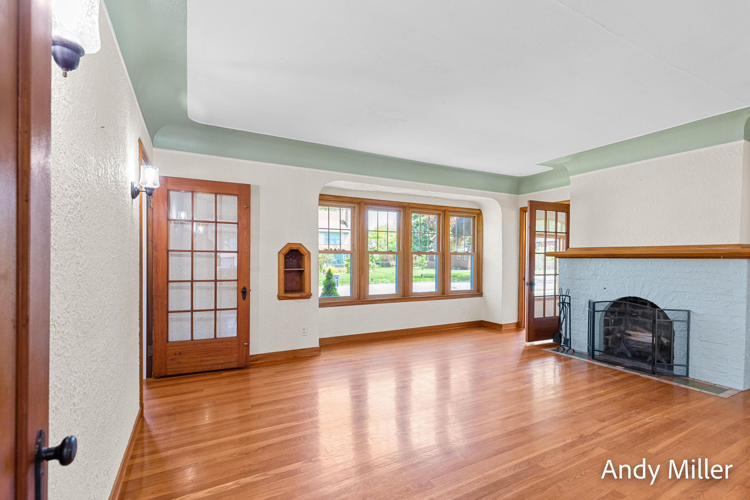 Photo 3 of 28 of 2031 Godwin Avenue SE house