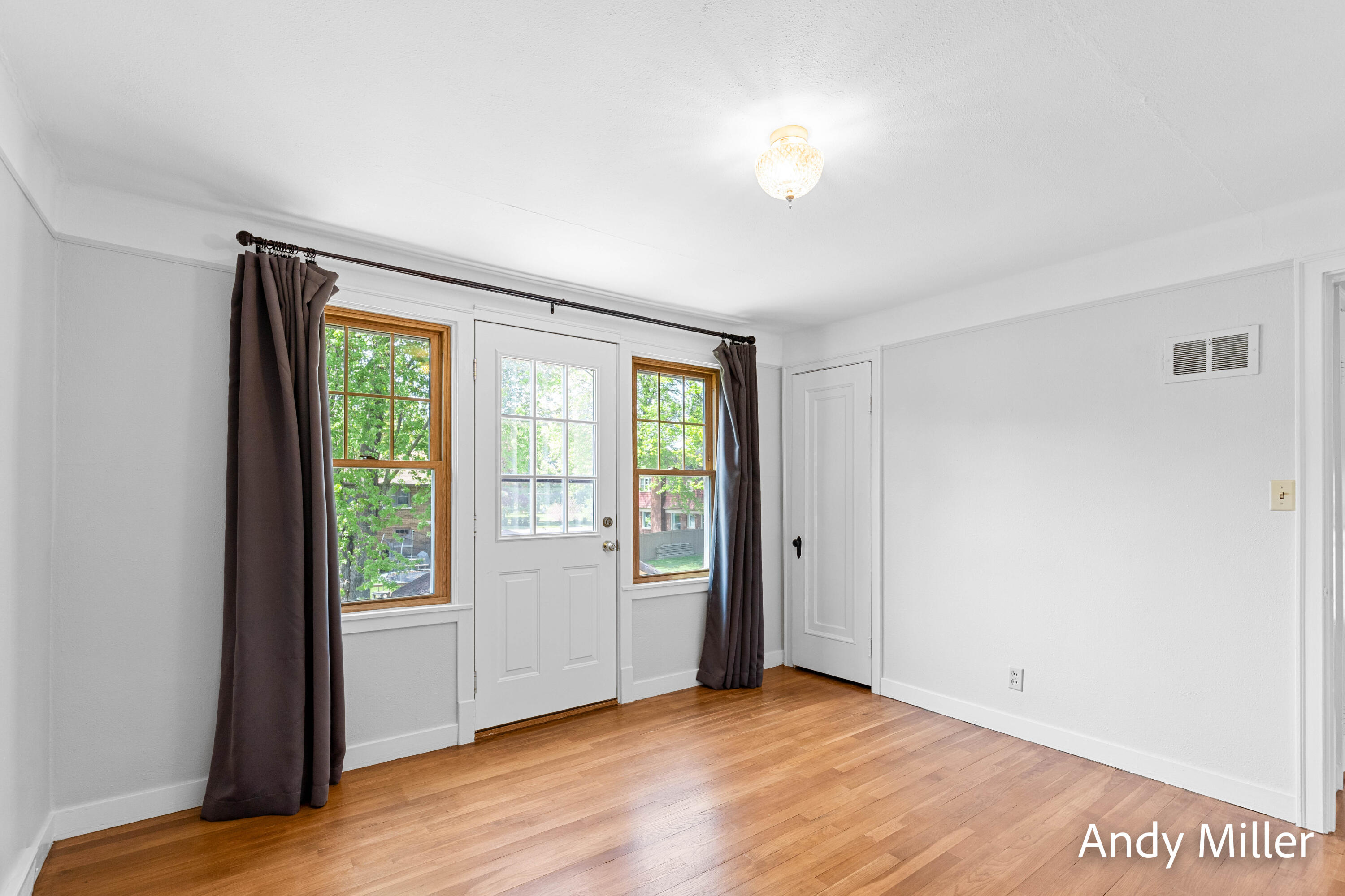 Photo 14 of 28 of 2031 Godwin Avenue SE house