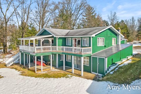 Photo of 7367 S 108th Avenue, Rothbury, MI 49452 (MLS # 26006173)