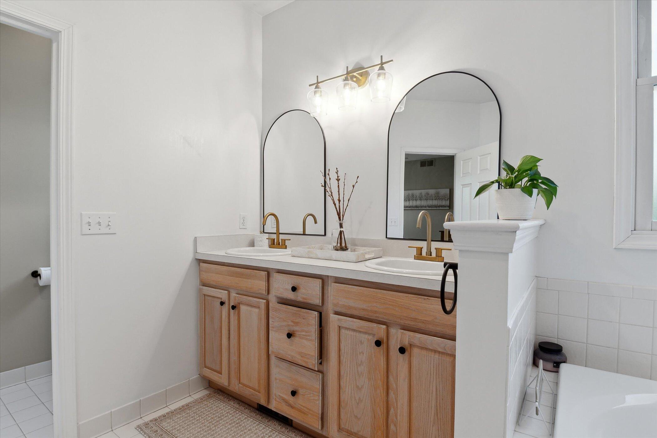 Howell, Michigan 48843, United States, 4 Bedrooms Bedrooms, ,3 BathroomsBathrooms,Residential,Active,149175