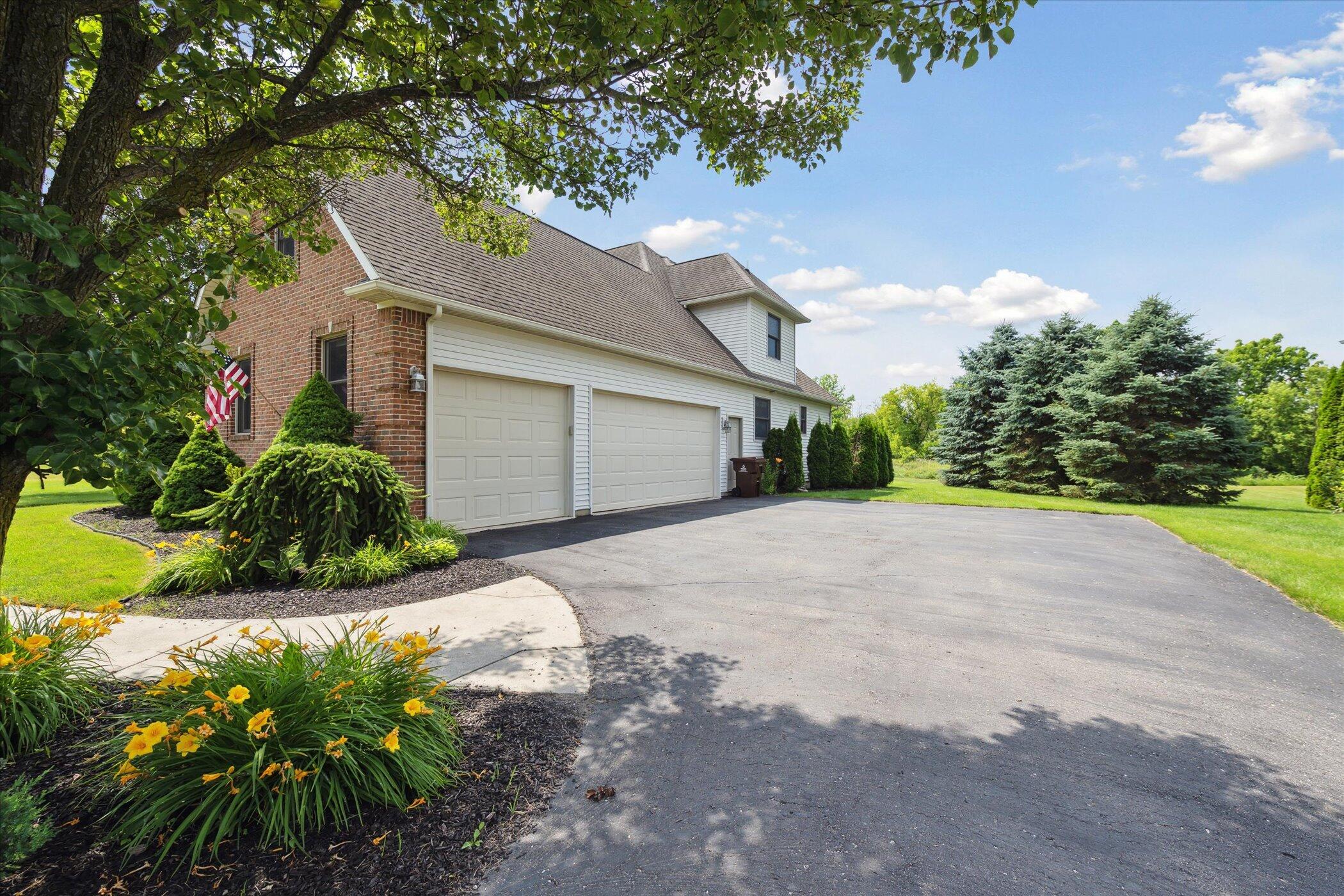 Howell, Michigan 48843, United States, 4 Bedrooms Bedrooms, ,3 BathroomsBathrooms,Residential,Active,149175