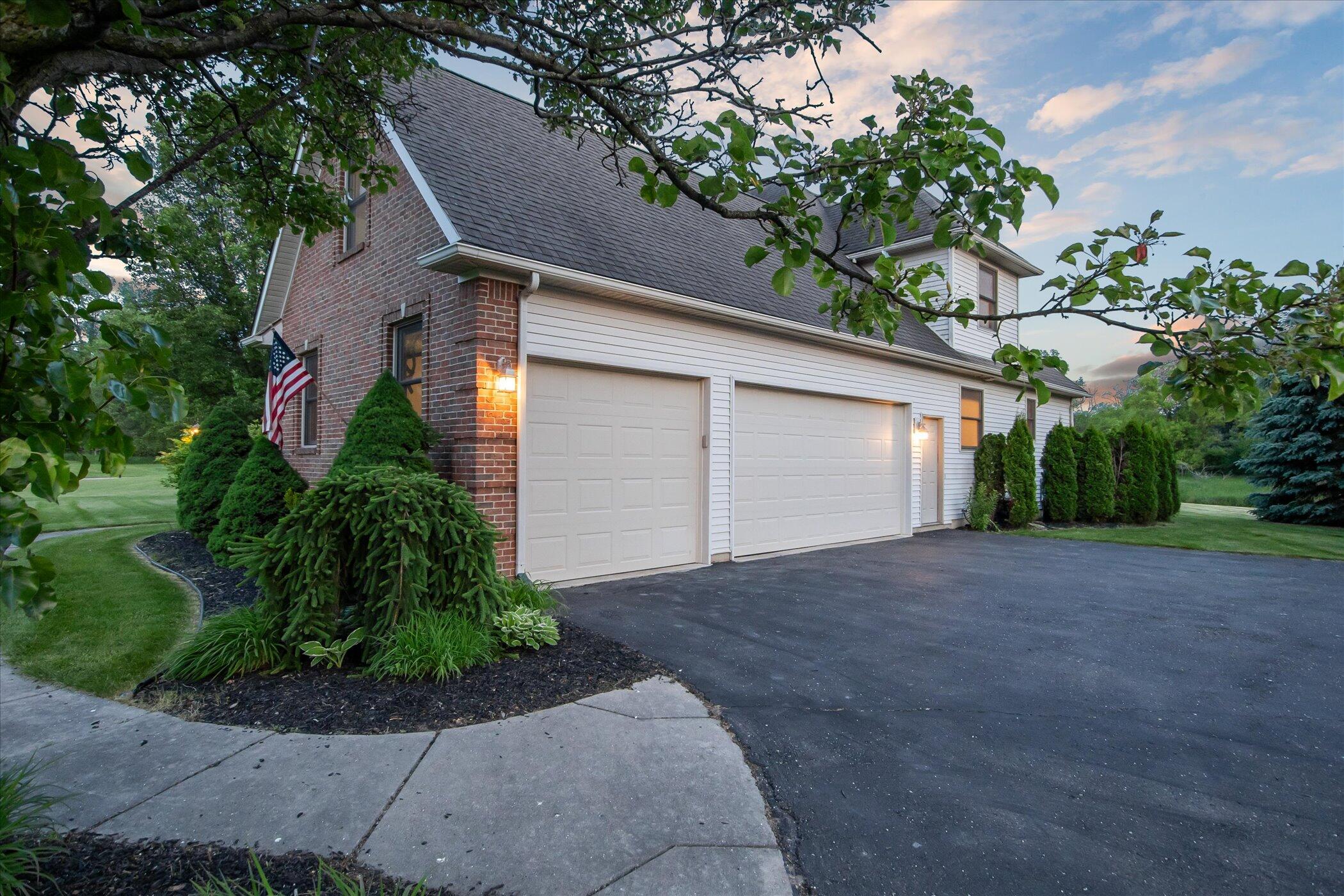 Howell, Michigan 48843, United States, 4 Bedrooms Bedrooms, ,3 BathroomsBathrooms,Residential,Active,149175