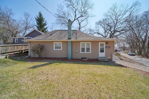 Photo of 103 Cove Street, Jackson, MI 49203 (MLS # 26012768)