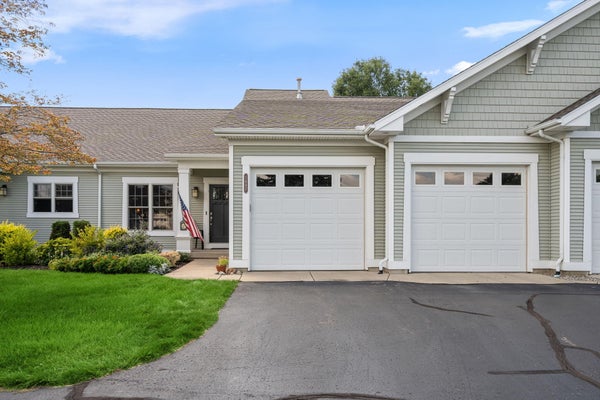 1687 S TRILLIUM CIR, ZEELAND, MI 49464 - Image 69f147b1e98cfeaa7f107cf7be656ace/3693930281