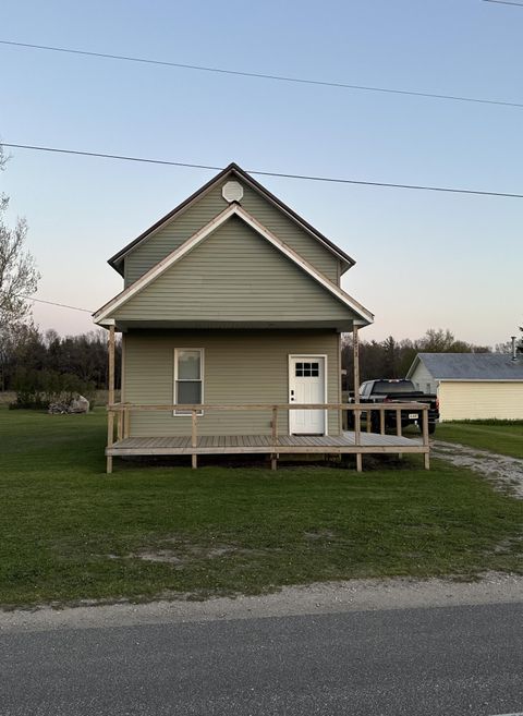 Photo of 1673 E Parkdale Avenue, Manistee, MI 49660 (MLS # 26011556)