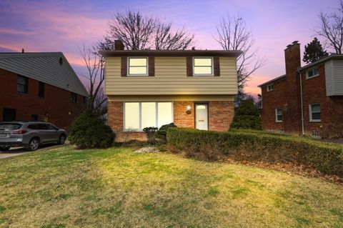 Photo of 972 Northlawn Boulevard, Birmingham, MI 48009 (MLS # 26013296)