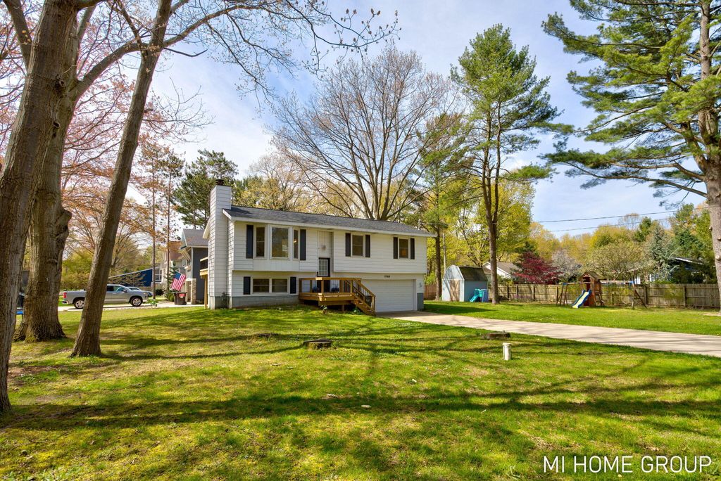 Photo of 17160 5th Street, Holland, MI 49424 (MLS # 26020554)
