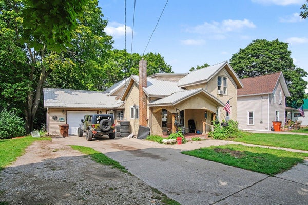 717 S BROAS ST, BELDING, MI 48809 - Image 6ac0f8aeb57aaf2cba31a0e6c4ebacca/1921082132