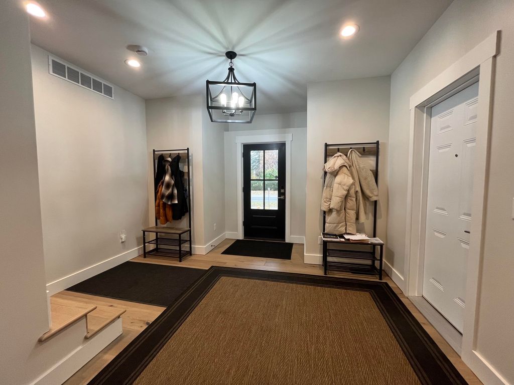 Photo of 1702 Hill Street, Ann Arbor, MI 48104 (MLS # 26005639)