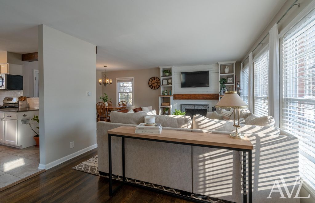 Photo of 2477 Riverside Drive NE, Grand Rapids, MI 49505 (MLS # 26005906)