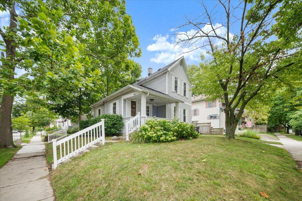 Photo of 656 Gladstone Drive SE, East Grand Rapids, MI 49506 (MLS # 25042519)