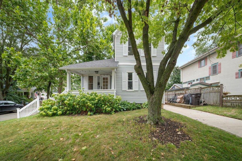 Photo of 656 Gladstone Drive SE, East Grand Rapids, MI 49506 (MLS # 25042519)