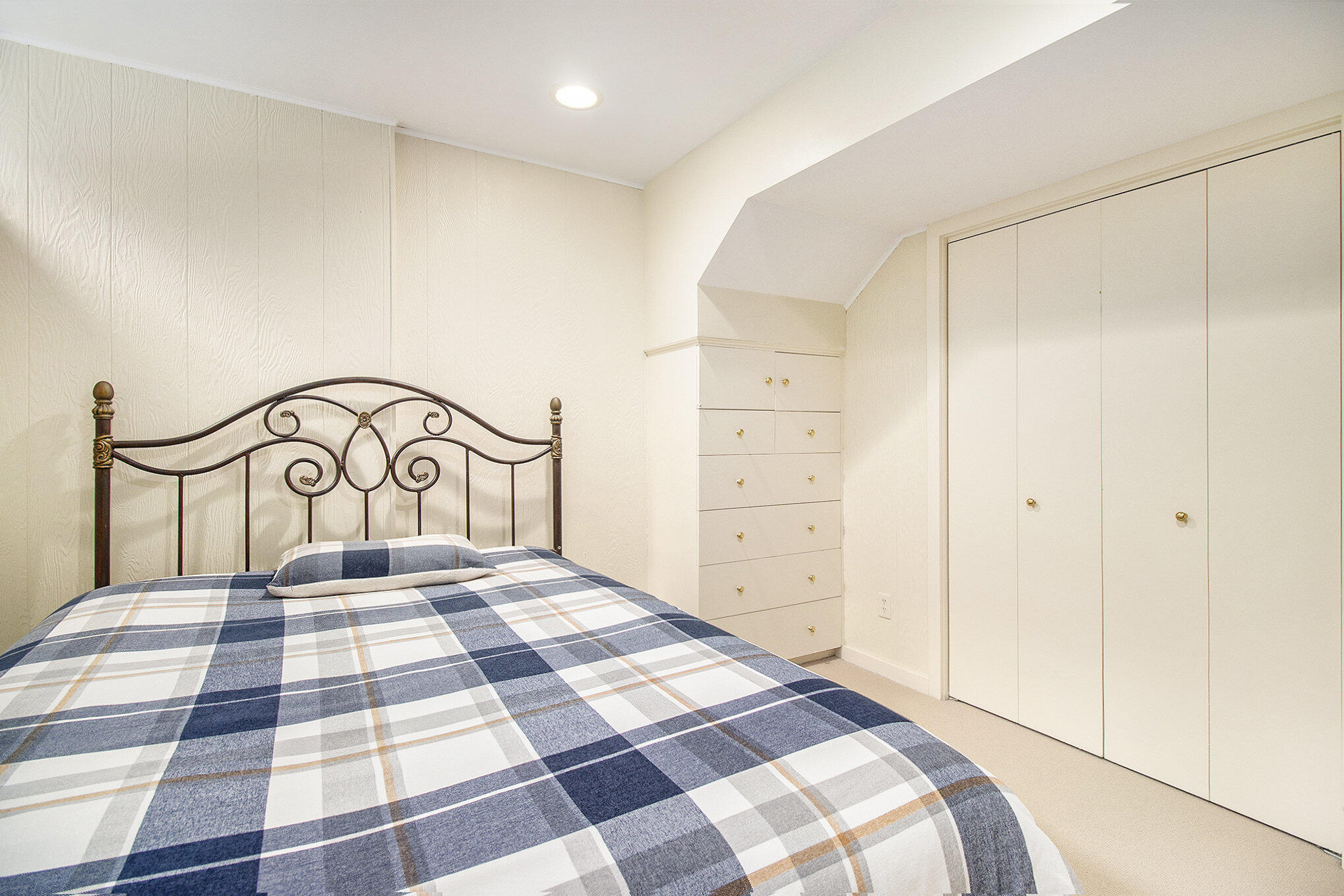 Kalamazoo, Michigan 49008, United States, 3 Bedrooms Bedrooms, ,2 BathroomsBathrooms,Residential,Pending,158165