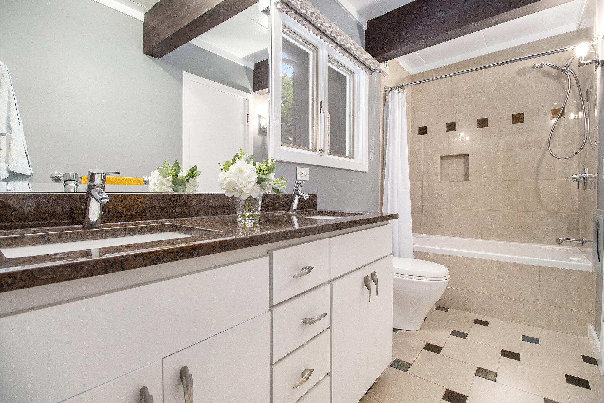 Kalamazoo, Michigan 49008, United States, 3 Bedrooms Bedrooms, ,2 BathroomsBathrooms,Residential,Pending,158165