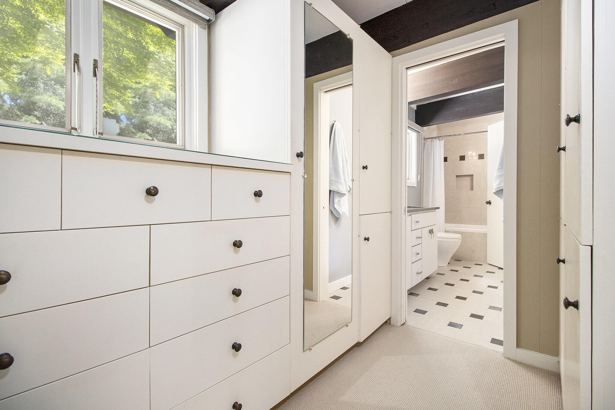 Kalamazoo, Michigan 49008, United States, 3 Bedrooms Bedrooms, ,2 BathroomsBathrooms,Residential,Pending,158165