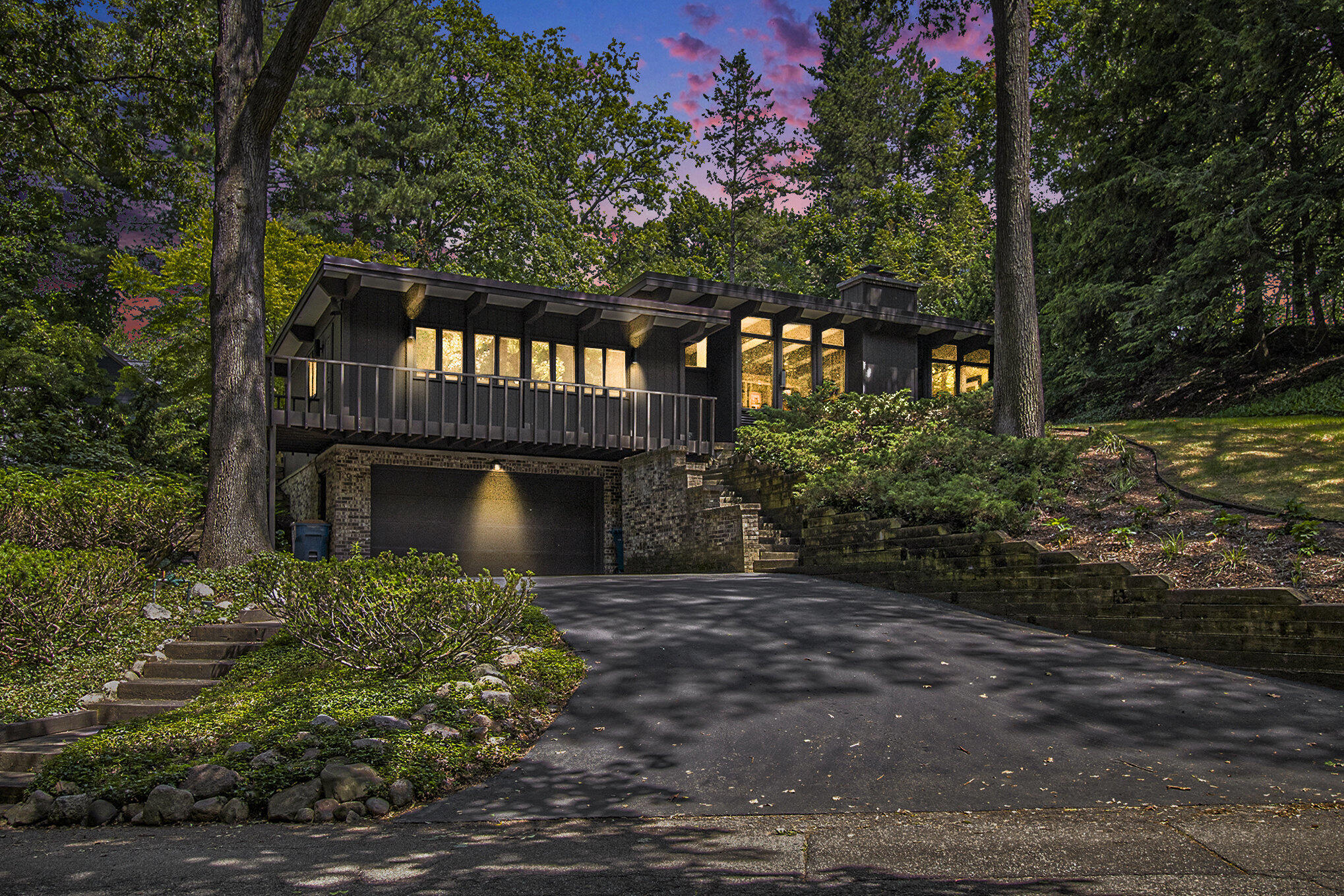 Kalamazoo, Michigan 49008, United States, 3 Bedrooms Bedrooms, ,2 BathroomsBathrooms,Residential,Pending,158165