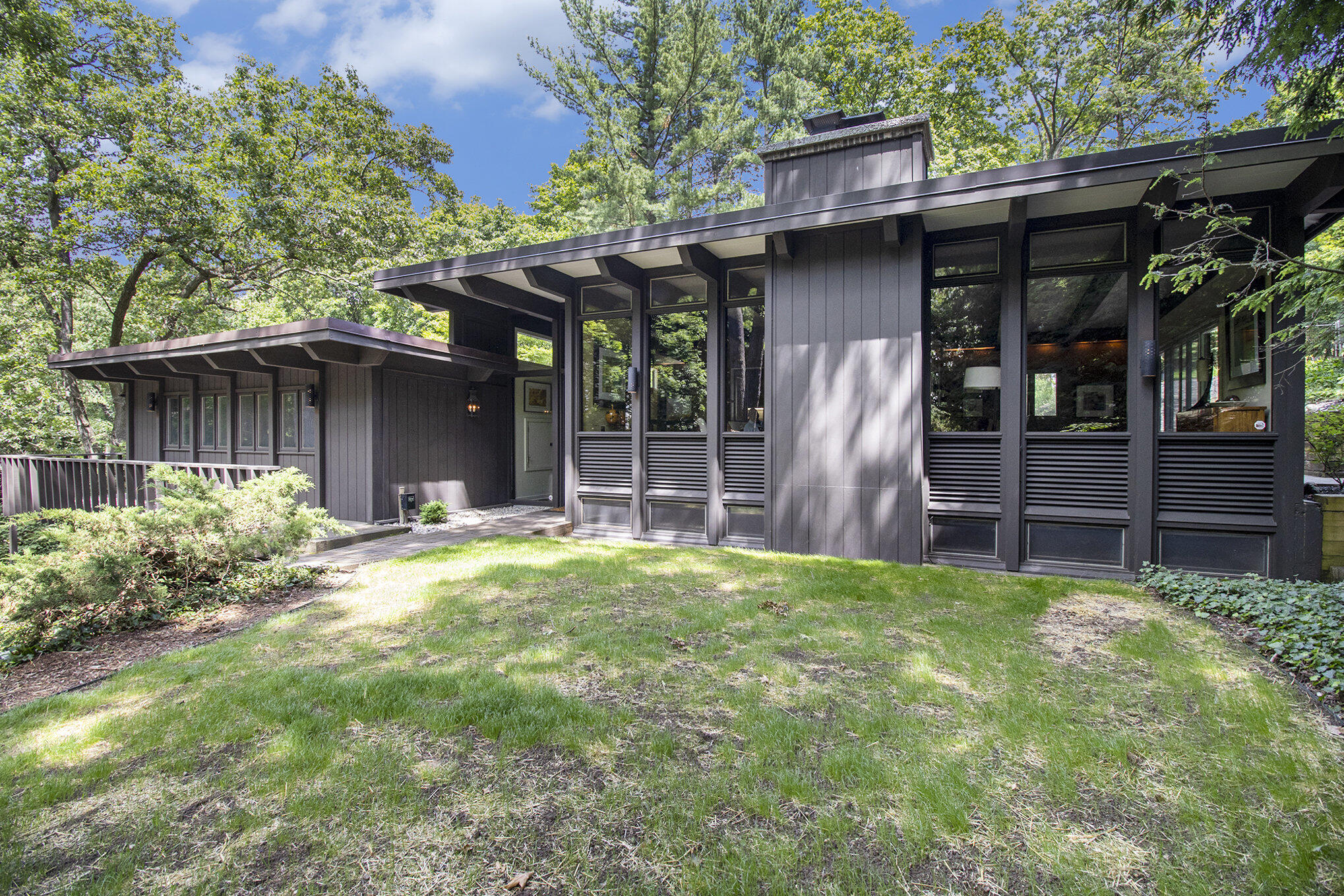 Kalamazoo, Michigan 49008, United States, 3 Bedrooms Bedrooms, ,2 BathroomsBathrooms,Residential,Pending,158165