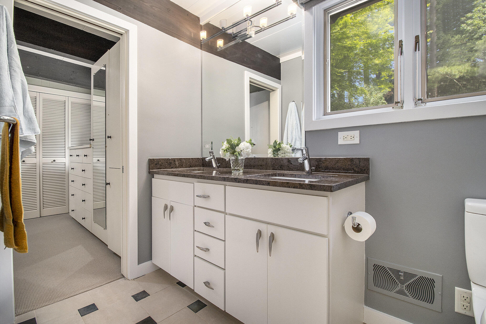 Kalamazoo, Michigan 49008, United States, 3 Bedrooms Bedrooms, ,2 BathroomsBathrooms,Residential,Pending,158165