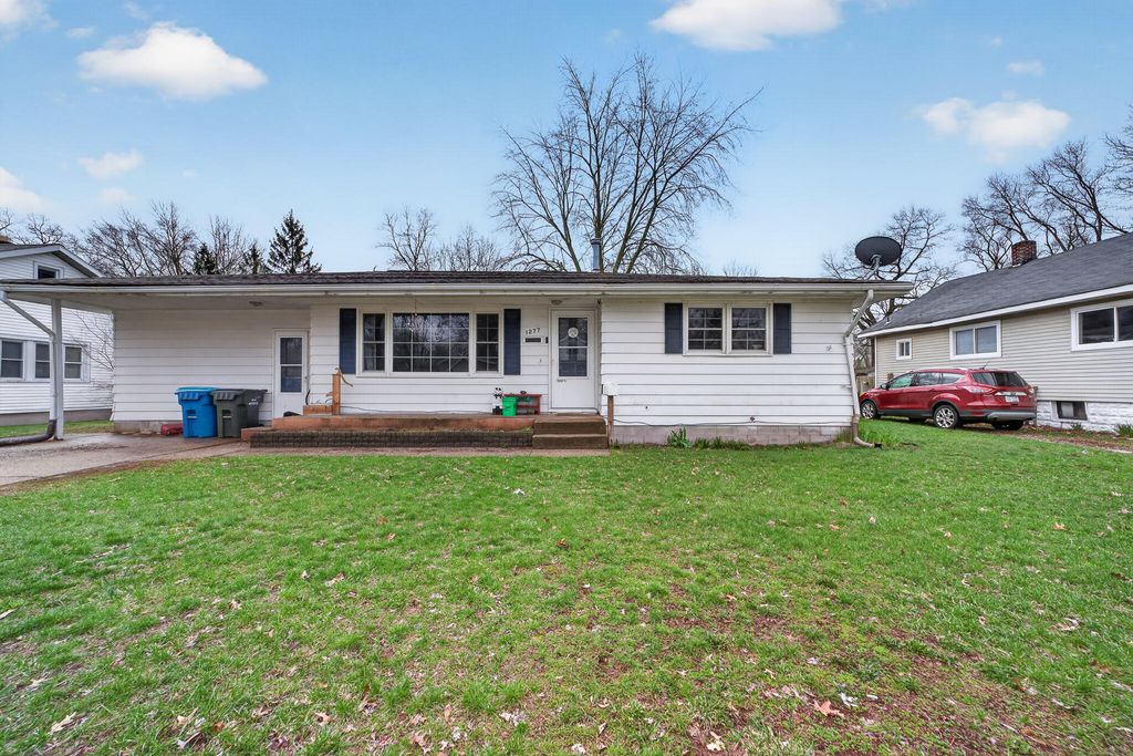 Photo of 1277 Francis Avenue, Muskegon, MI 49442 (MLS # 26016502)