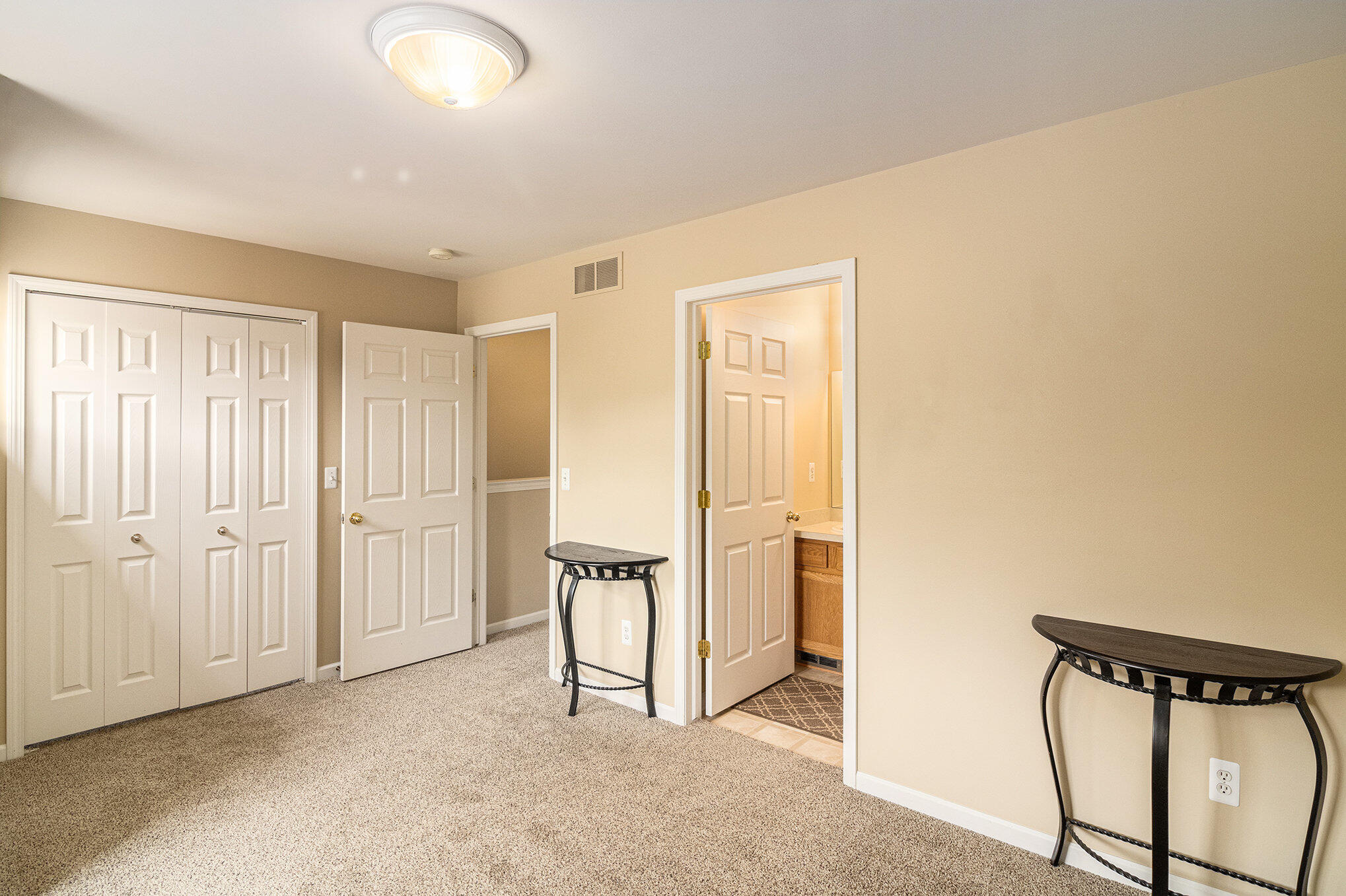 Waterford, Michigan 48327, United States, 2 Bedrooms Bedrooms, ,3 BathroomsBathrooms,Residential,Active,160763