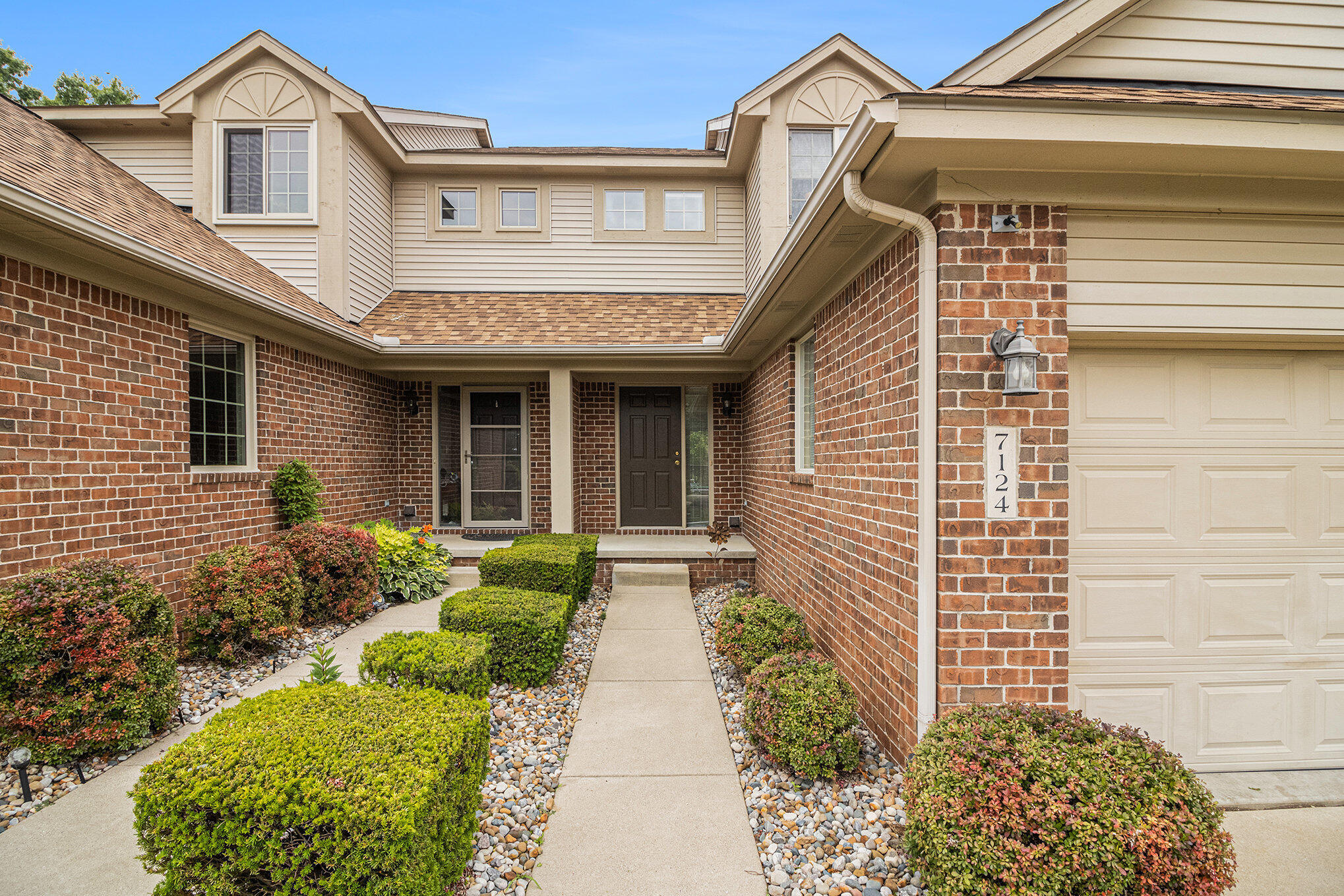 Waterford, Michigan 48327, United States, 2 Bedrooms Bedrooms, ,3 BathroomsBathrooms,Residential,Active,160763