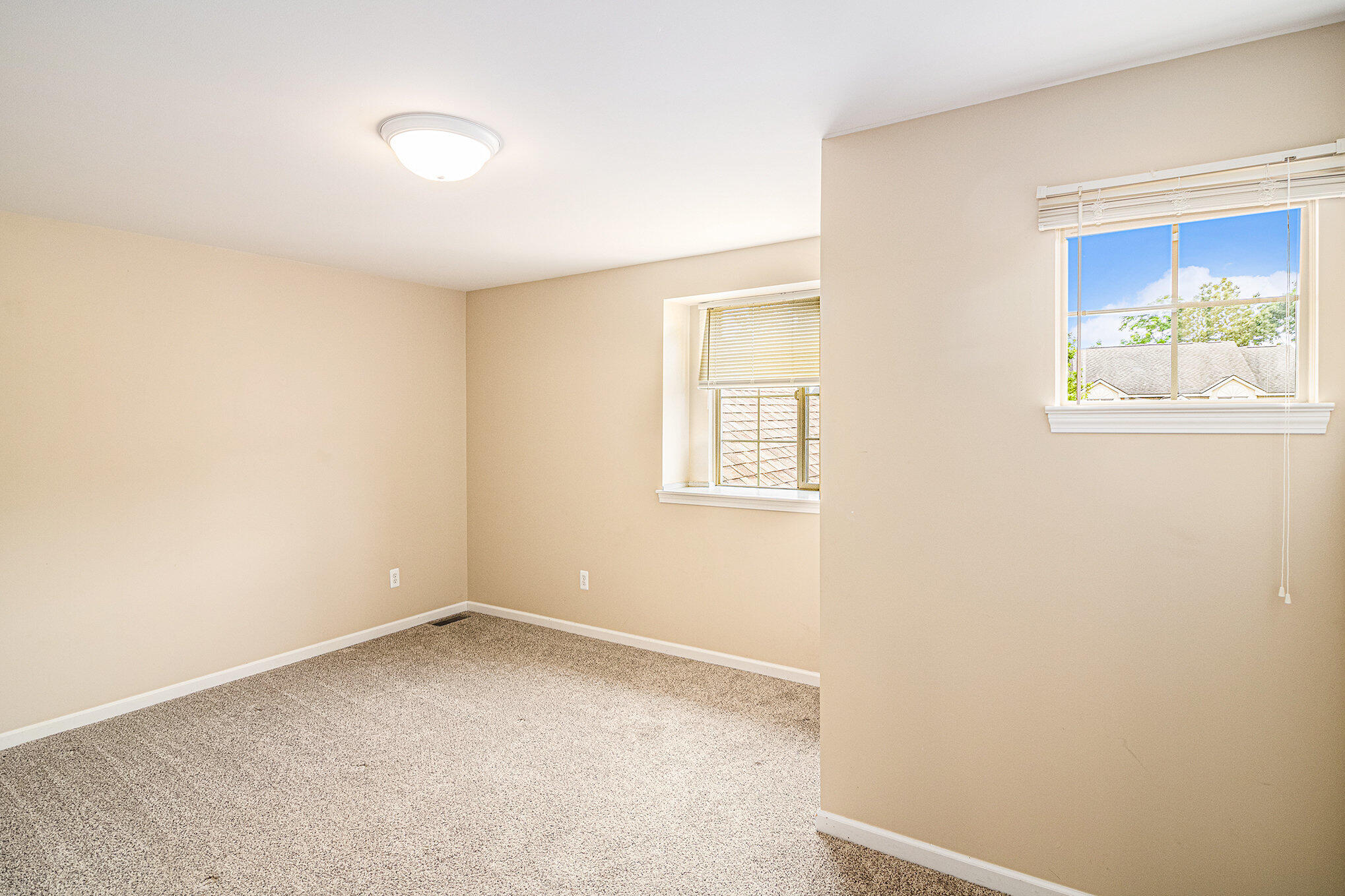 Waterford, Michigan 48327, United States, 2 Bedrooms Bedrooms, ,3 BathroomsBathrooms,Residential,Active,160763