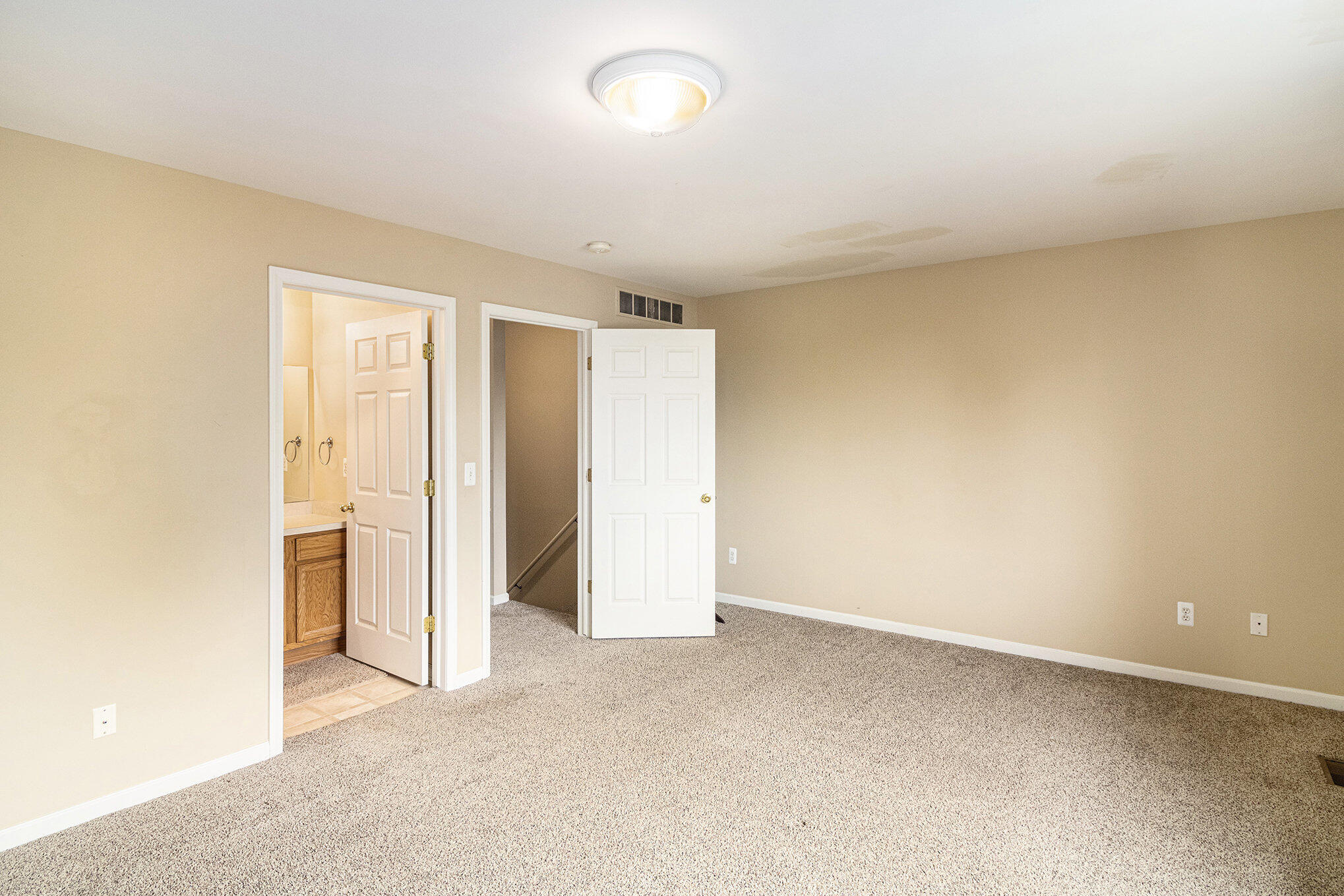 Waterford, Michigan 48327, United States, 2 Bedrooms Bedrooms, ,3 BathroomsBathrooms,Residential,Active,160763