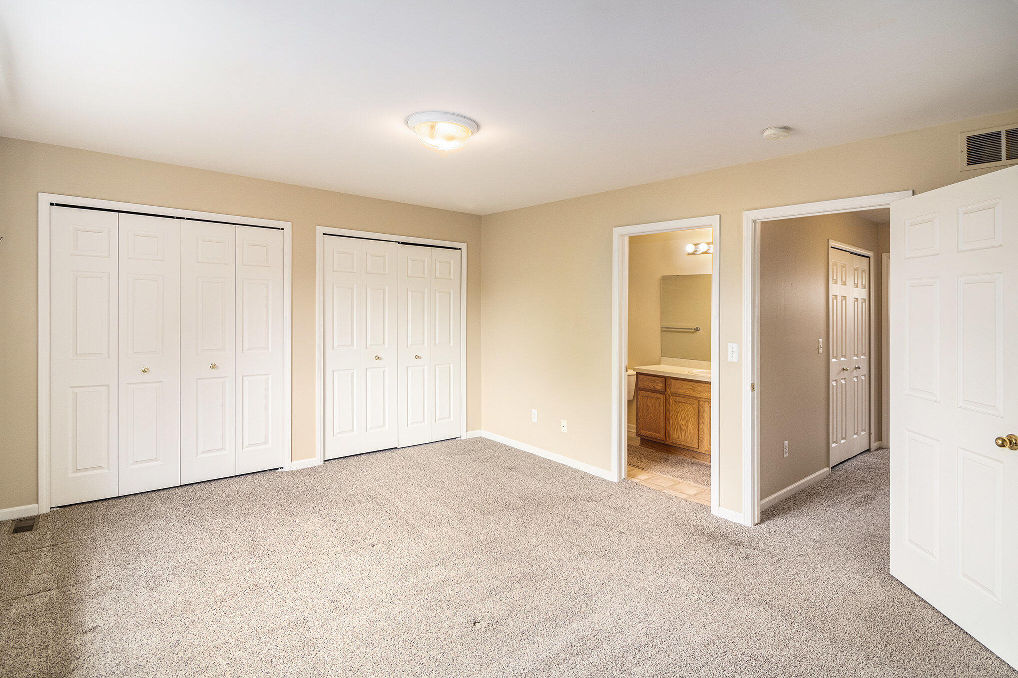 Waterford, Michigan 48327, United States, 2 Bedrooms Bedrooms, ,3 BathroomsBathrooms,Residential,Active,160763