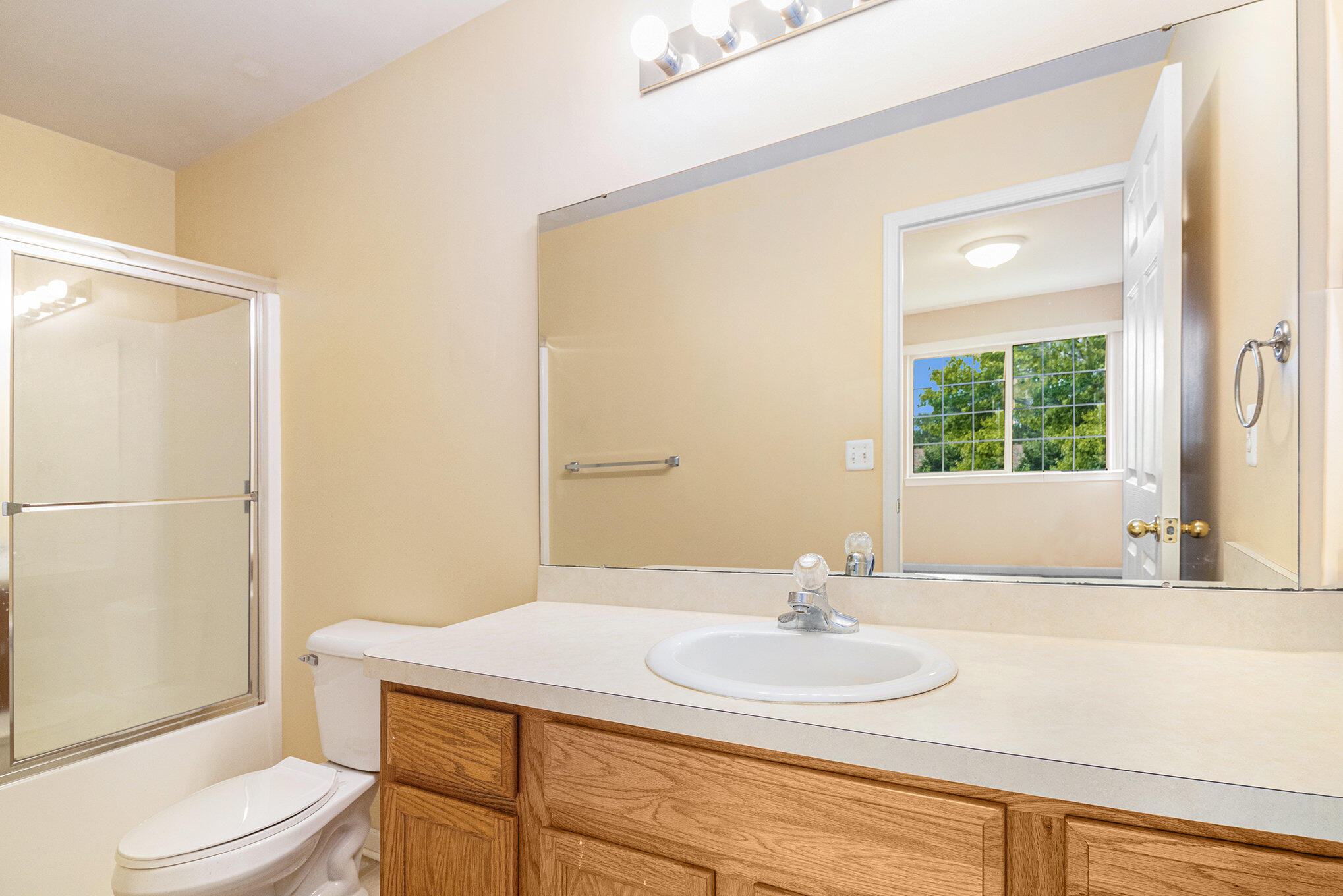 Waterford, Michigan 48327, United States, 2 Bedrooms Bedrooms, ,3 BathroomsBathrooms,Residential,Active,160763