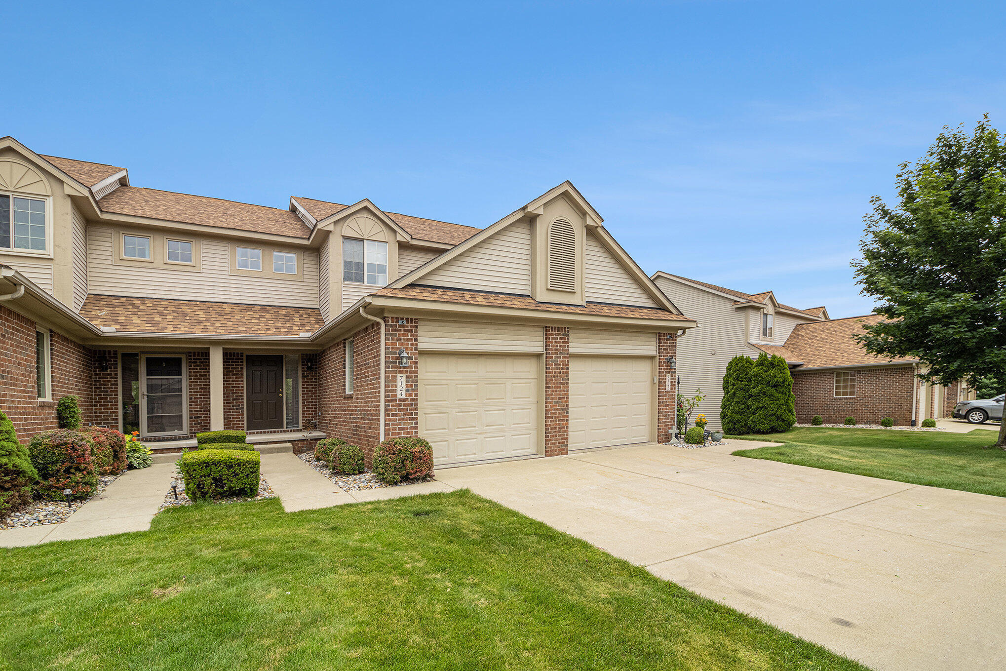 Waterford, Michigan 48327, United States, 2 Bedrooms Bedrooms, ,3 BathroomsBathrooms,Residential,Active,160763