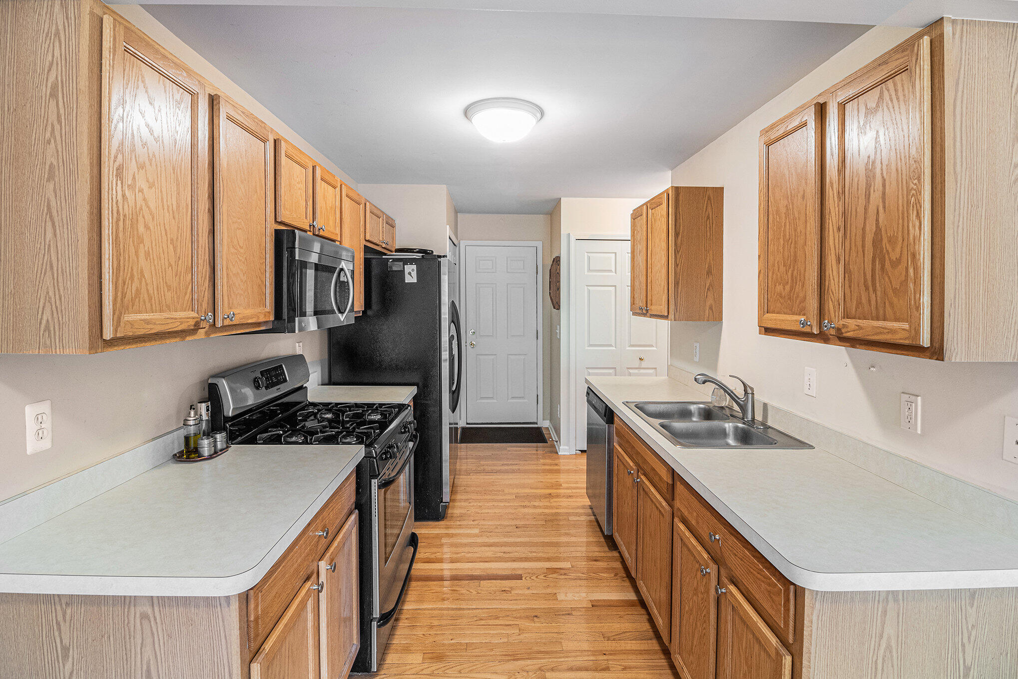 Waterford, Michigan 48327, United States, 2 Bedrooms Bedrooms, ,3 BathroomsBathrooms,Residential,Active,160763