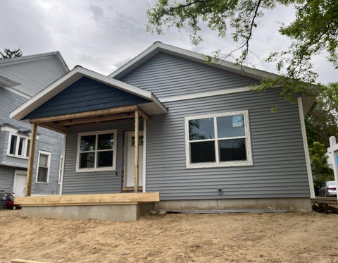Photo for 812 Kalamazoo Avenue SE