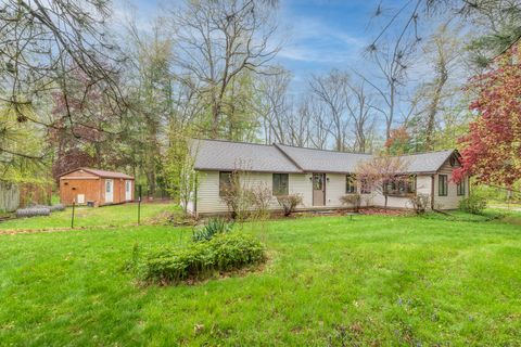 Photo of 5640 E S Avenue, Vicksburg, MI 49097 (MLS # 26018982)