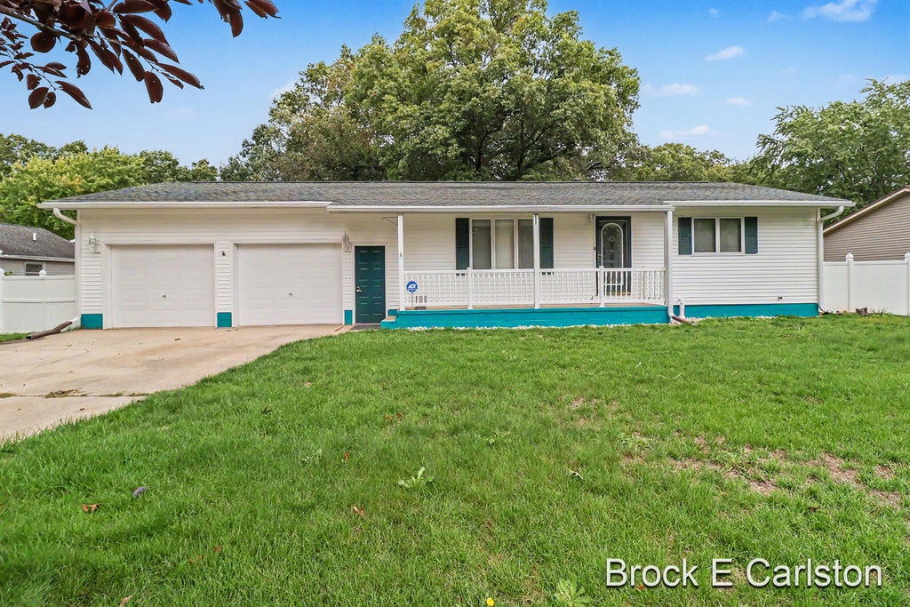 Photo of 2756 Marquette Avenue, Muskegon, MI 49442 (MLS # 26046919)