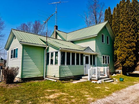 Photo of 117 W Meisenheimer Road, Scottville, MI 49454 (MLS # 26013559)