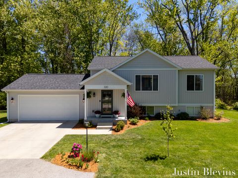 Photo of 120 E 40th Street, Holland, MI 49423 (MLS # 26021785)